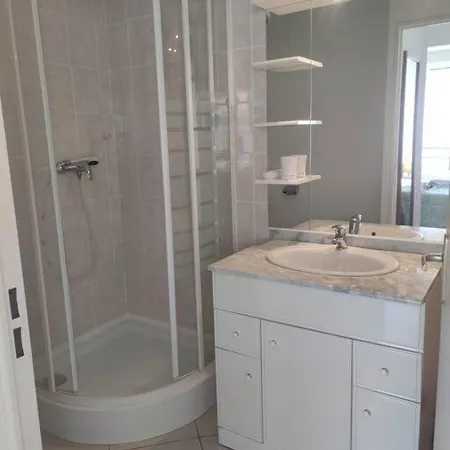 T2 Clim Avec Terrasse Et Place De Parking Privative Balaruc-les-Bains
