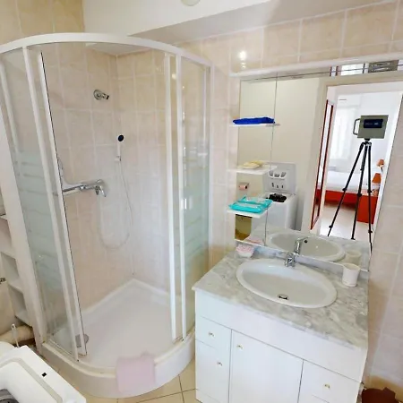 T2 Clim Avec Terrasse Et Place De Parking Privative * Balaruc-les-Bains